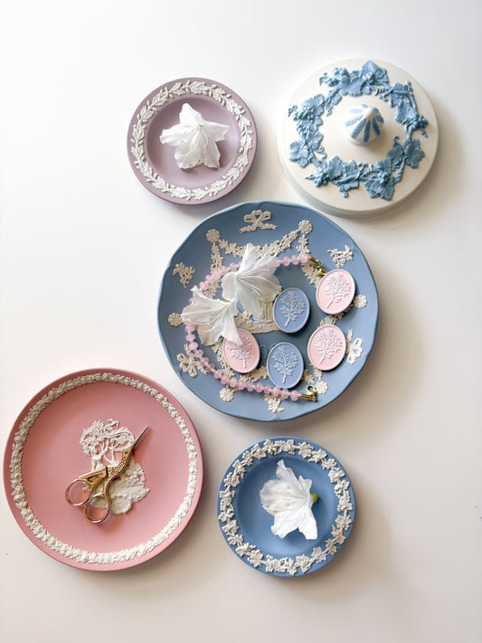 Heirloom Cameo Needleminders