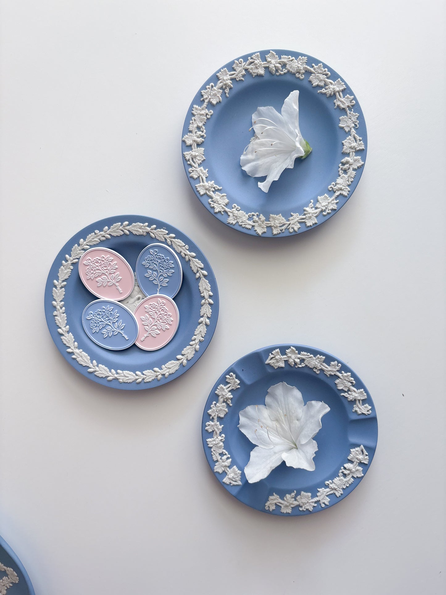 Heirloom Cameo Needleminders