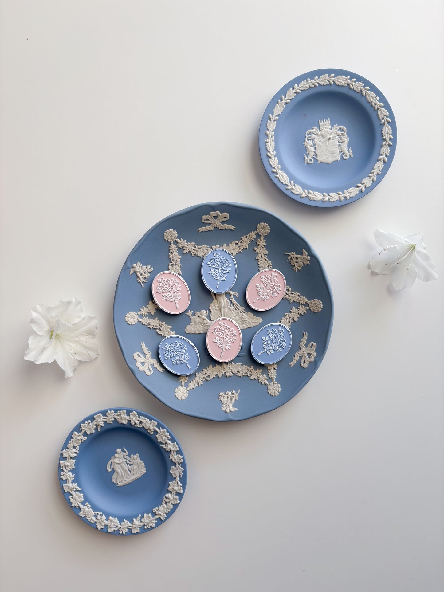 Heirloom Cameo Needleminders