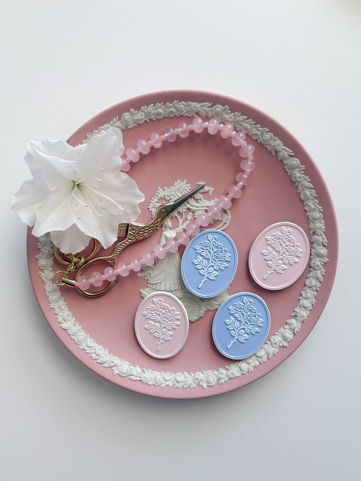 Heirloom Cameo Needleminders