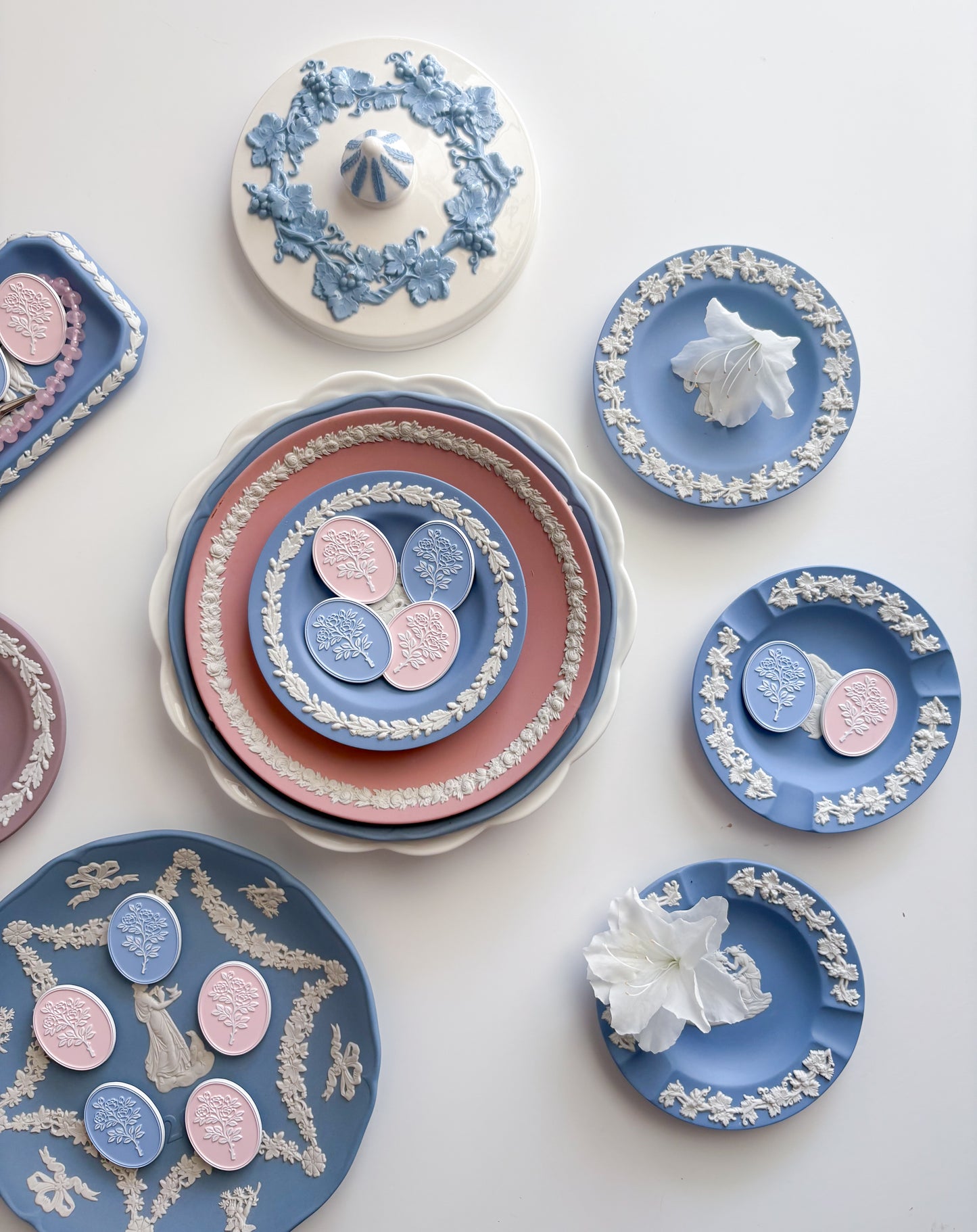 Heirloom Cameo Needleminders
